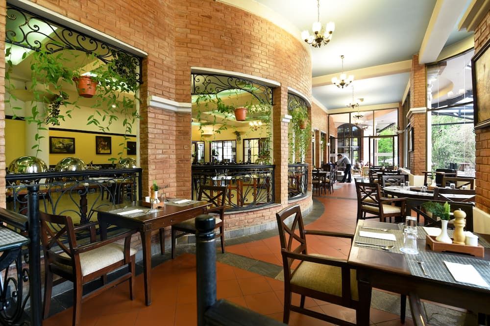 Park Village Resort By Kgh Group - Katmandú - Restaurante