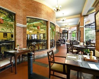 Park Village Resort By Kgh Group - Katmandú - Restaurante