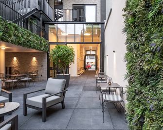 One Two Four - Hotel & Spa - Ghent - Patio