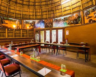 Muldersdrift/Aha Lesedi Cultural Village - Lanseria