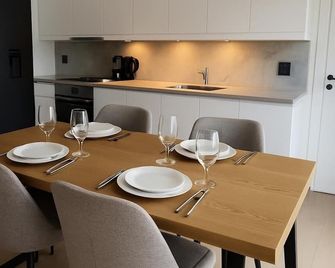 Modern apartment in the middle of the city center - Kirkenes - Dining room