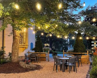 The Inn at Gristmill Square - Warm Springs - Patio