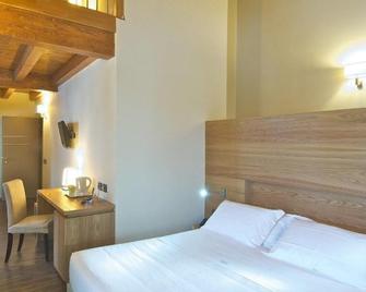Harmony Suite Hotel - Selvino - Bedroom