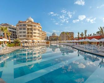 Kirman Belazur Resort & Spa - Boğazkent - Pool