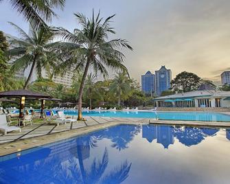 Hotel Borobudur Jakarta - Yakarta - Piscina