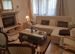 Robertina Home - Alpedrete - Living room