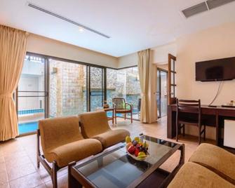 Patong Lodge Hotel (Sha Plus+) - Patong - Vardagsrum