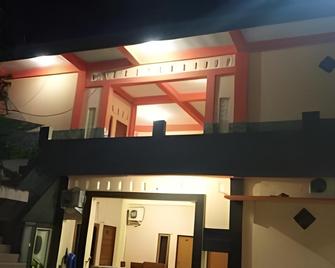 Wisma Dhana Syariah - Praya - Edificio