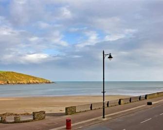 Walter Raleigh Hotel - Youghal - Beach