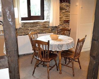 2 bedroom accommodation in Fowey - Fowey - Dining room