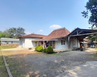 Hotel O Wisma Bani Pandi Syariah - Jepara - Gebouw