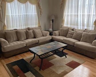 3900 Sq Ft. Beautiful Luxury Home Next To C-470 And Red Rocks Amphitheater - Littleton - Living room