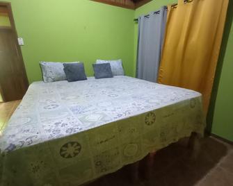 Deano's Cottages - Black River - Habitación