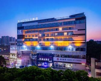 H Hotel (Xuchang Liuyi Road Times Square Boutique) - Xuchang - Edificio