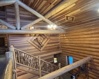 Alaska Knotty Pine B&B - Palmer - Escaleras