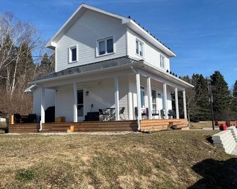 4-bedroom house in awesome Saint-Siméon with AC, WiFi - Saint-Siméon - Building