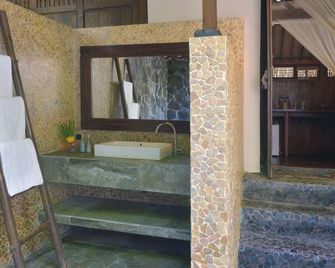 Desa Dunia Beda Resort - Mataram - Escaleras