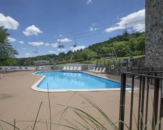 Ski/MTB/Golf Condo (#128) - Slope side | Wonderful mountain & golf course views! - Basye - Piscina