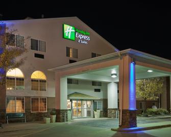 Holiday Inn Express & Suites Pierre-Fort Pierre - Fort Pierre - Building