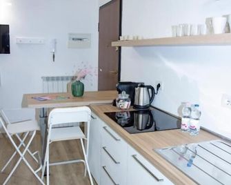 Easy Milano - Rooms and Apartments Navigli - Milão - Cozinha