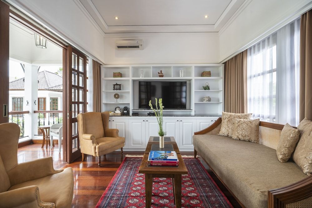 ذا كولوني هوتل