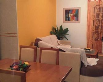 Modern house in Altura with terrace and city view - Altura - Eetruimte