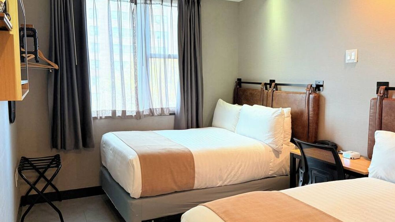 ماديسون لي هوتل