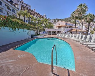 Quiet Avalon Getaway Villa w/ Ocean View & Balcony - Avalon - Pool