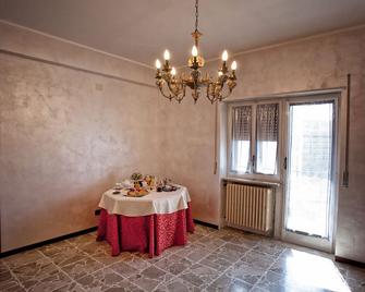 Flower Bed & Breakfast - Campobasso - Menjador