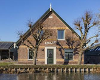 Lodging 6: Spacious apartment for 4 persons. - Leidschendam