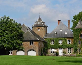 Delightful Castle in Bastogne with bubble bath - Bastogne