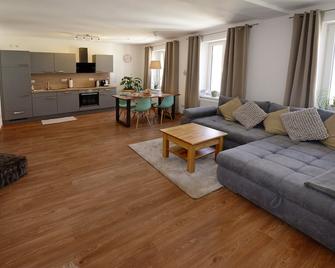 Pretti Apartments - NEUE moderne Wohnung im Herzen Bambergs - absolut zentral - Bamberg - Oturma odası