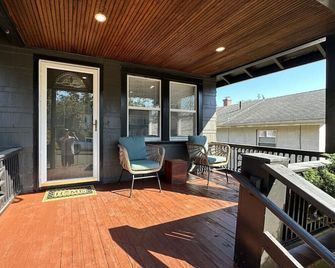 #28- Modern Bungalow - New Britain - Balcony