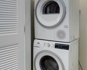 Spacious Studio | Cleveland Clinic | Free Garage - Cleveland - Laundry facility