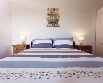 Cosy Highland retreat with countryside and sea views. - John o' Groats - Bedroom