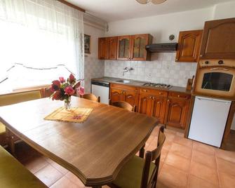 Apartment At The Vesel Homestead, Local Experience - Trebnje - Кухня
