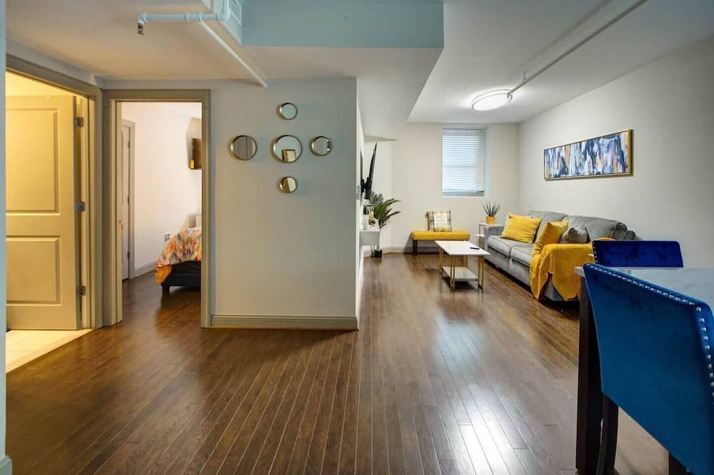 Enjoy a stylish experience close to Inner Harbor - בולטימור - סלון