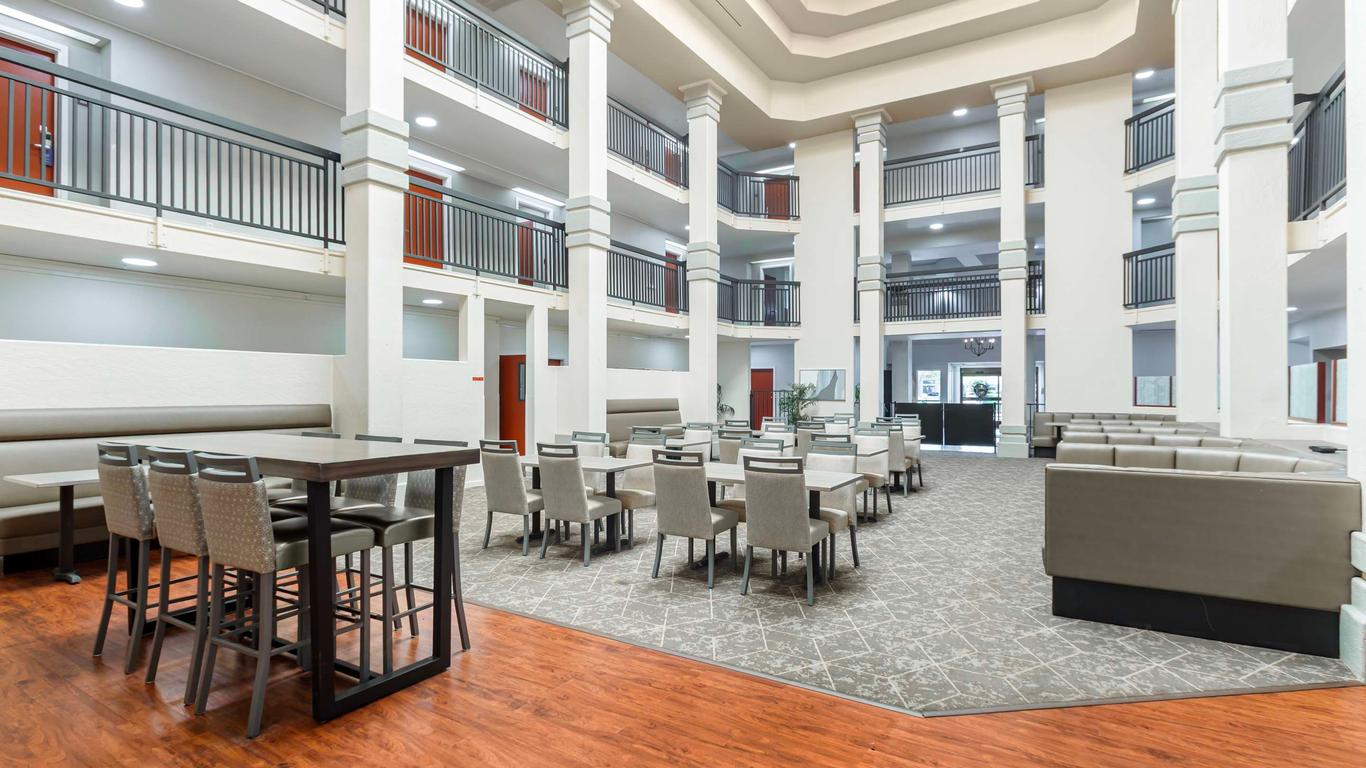 Best Western Plus Villa Del Lago Inn Patterson