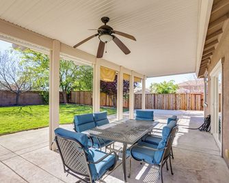 7 Mi to Dtwn: Home w/ Fenced Yard in Roseville! - Roseville - Patio