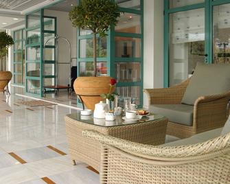 Poseidon Palace - Kaminia