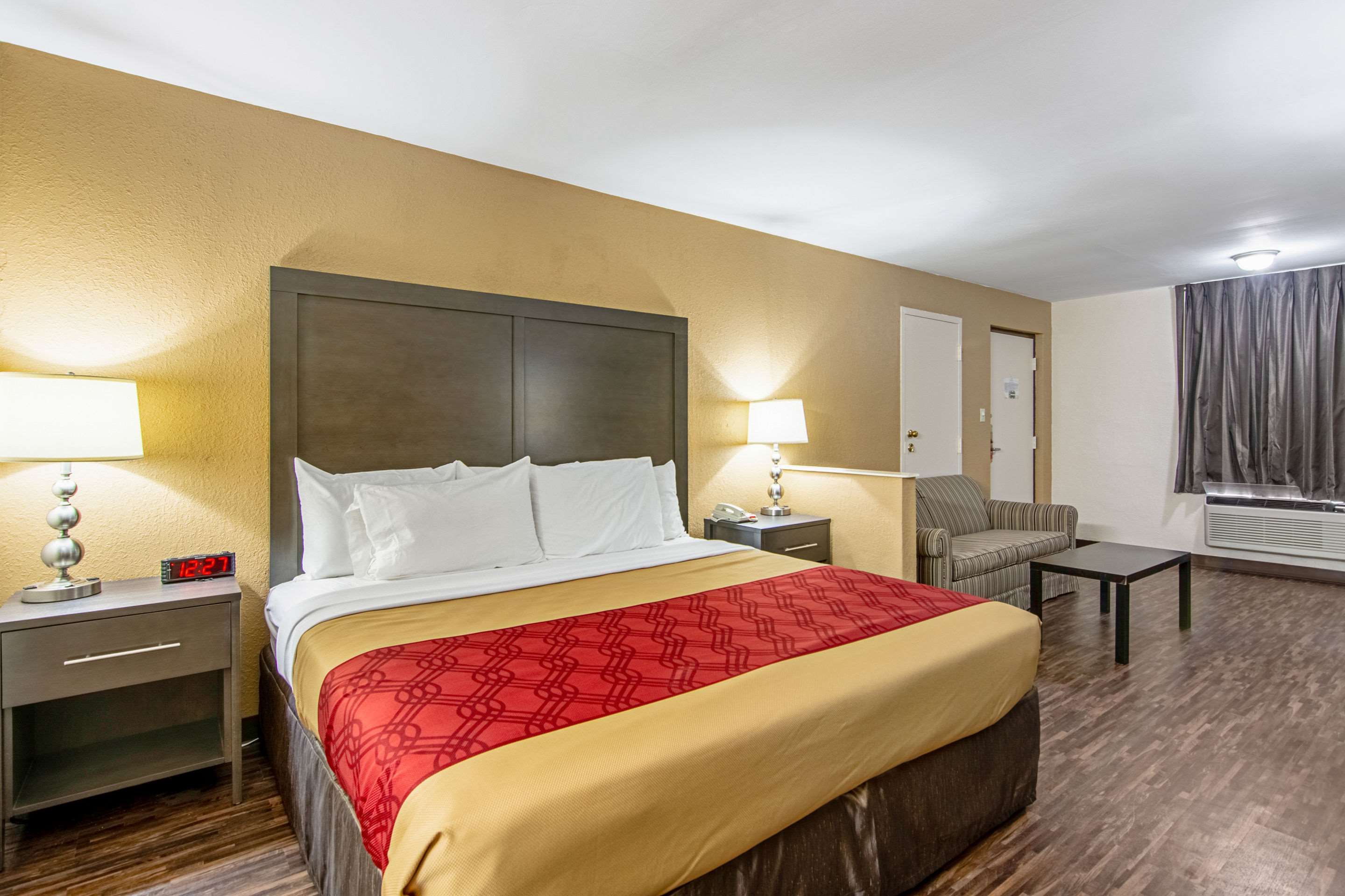 Econo Lodge Inn & Suites Matthews - Charlotte - Matthews - Schlafzimmer