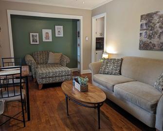Fully furnished 1 bedroom apartment on quiet street with private entrance. - Roxboro