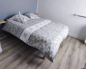 Hotel Au Bon Coin - Colleville - Schlafzimmer