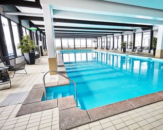 Strand Hotell Borgholm - Borgholm - Piscina