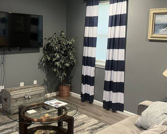 Fishing Retreat Unit B - Pensacola - Wohnzimmer