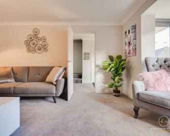 The Buddha House Huntingdon Boutique Rooms - Huntingdon - Huiskamer