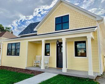 Large Cozy Home in Heart of downtown Pella - Pella - Gebouw