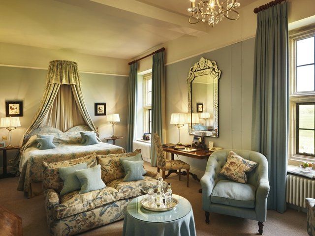 لانجويد هول - بريكون - غرفة نوم