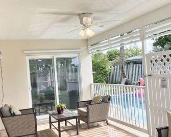 Have a great relaxing time with the whole family in this pool getaway! - Sunrise - Balcony