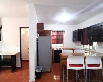 Casa Villegas Blanca, Linares - Linares